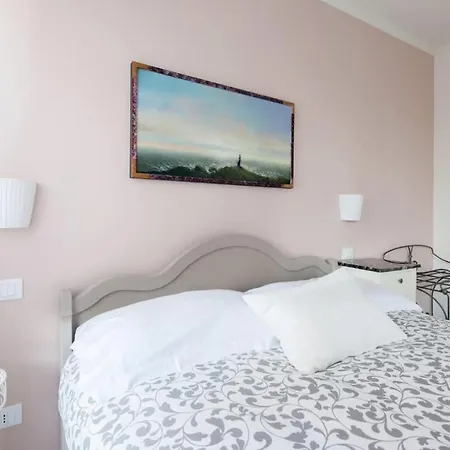 La Linea D'acqua Pensionat 4*