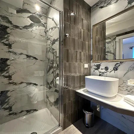 Πανσιόν La Linea D'acqua 4*
